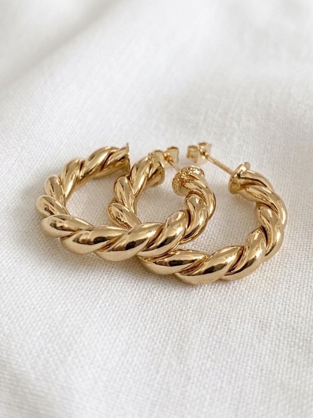 14k-gold-plated women’s 30mm hoop earrings hypoallergenic - Picture 5 of 5